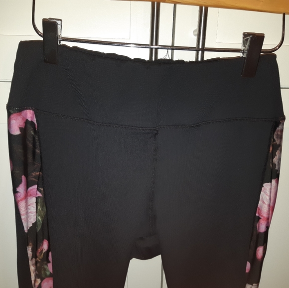 La Vie En Rose Floral Workout Leggings - Picture 5 of 10